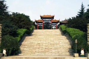 西安市灞桥区高桥墓园大门图