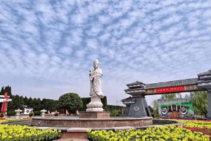 汉皇树葬墓园大门图