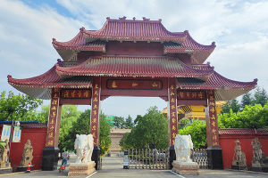 凤栖山人文纪念园大门图