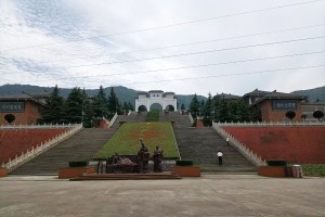 西安市灞桥区霸陵墓园园区景观图