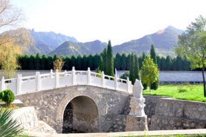 西安市长安区慈恩园公墓园区石桥图