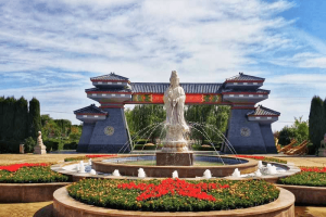 汉皇树葬墓园大门图
