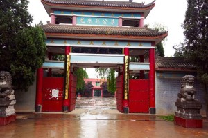 西安市蓝田县凤凰岭公墓陵园大门图