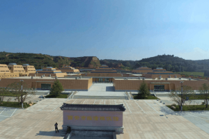 西安殡仪馆骨灰堂大门图